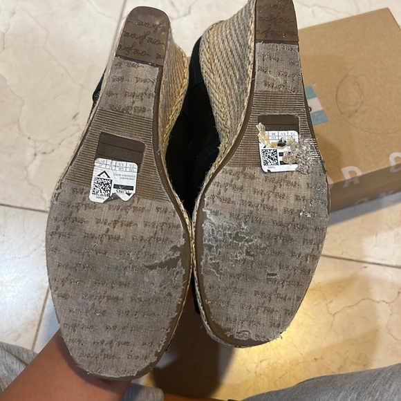 Toms - Picture 3 of 4